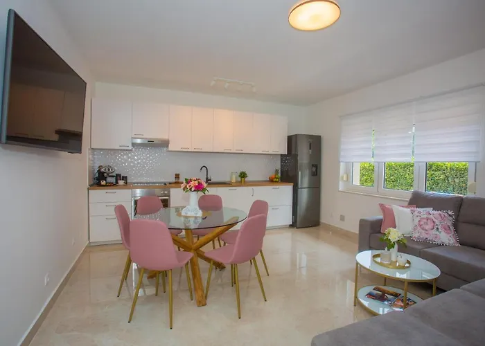 Luxury Vibrass بيت ضيافة 3*