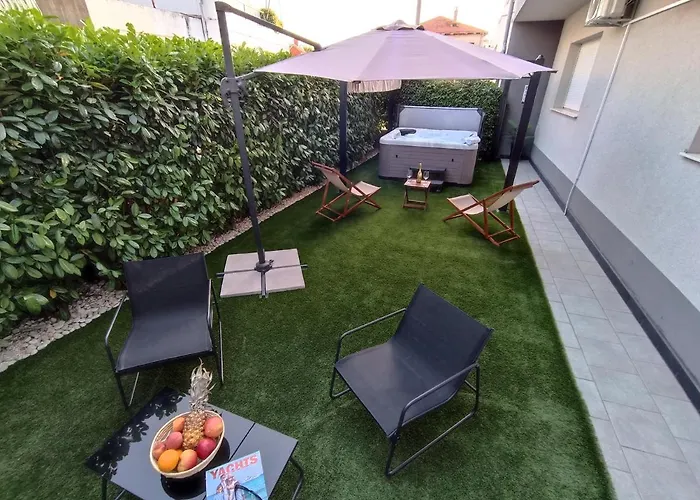بيت ضيافة Luxury Vibrass سبليت