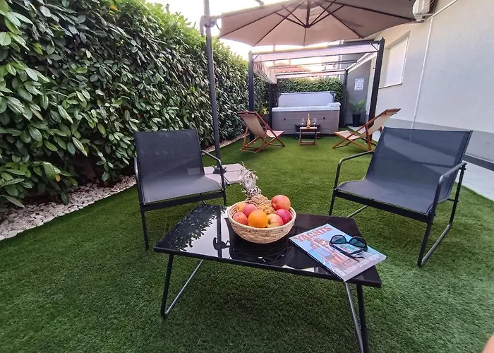 Luxury Vibrass بيت ضيافة سبليت
