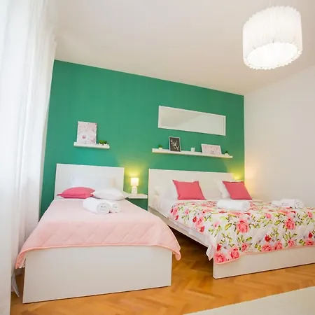 Guest house Luxury Vibrass Split
