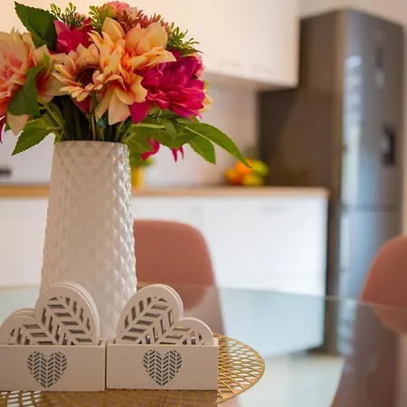 Luxury Vibrass بيت ضيافة سبليت