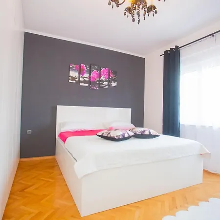 Luxury Vibrass بيت ضيافة سبليت